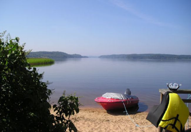 Ferienhaus in Örby - Fantastische Strandlage am See Öresjön