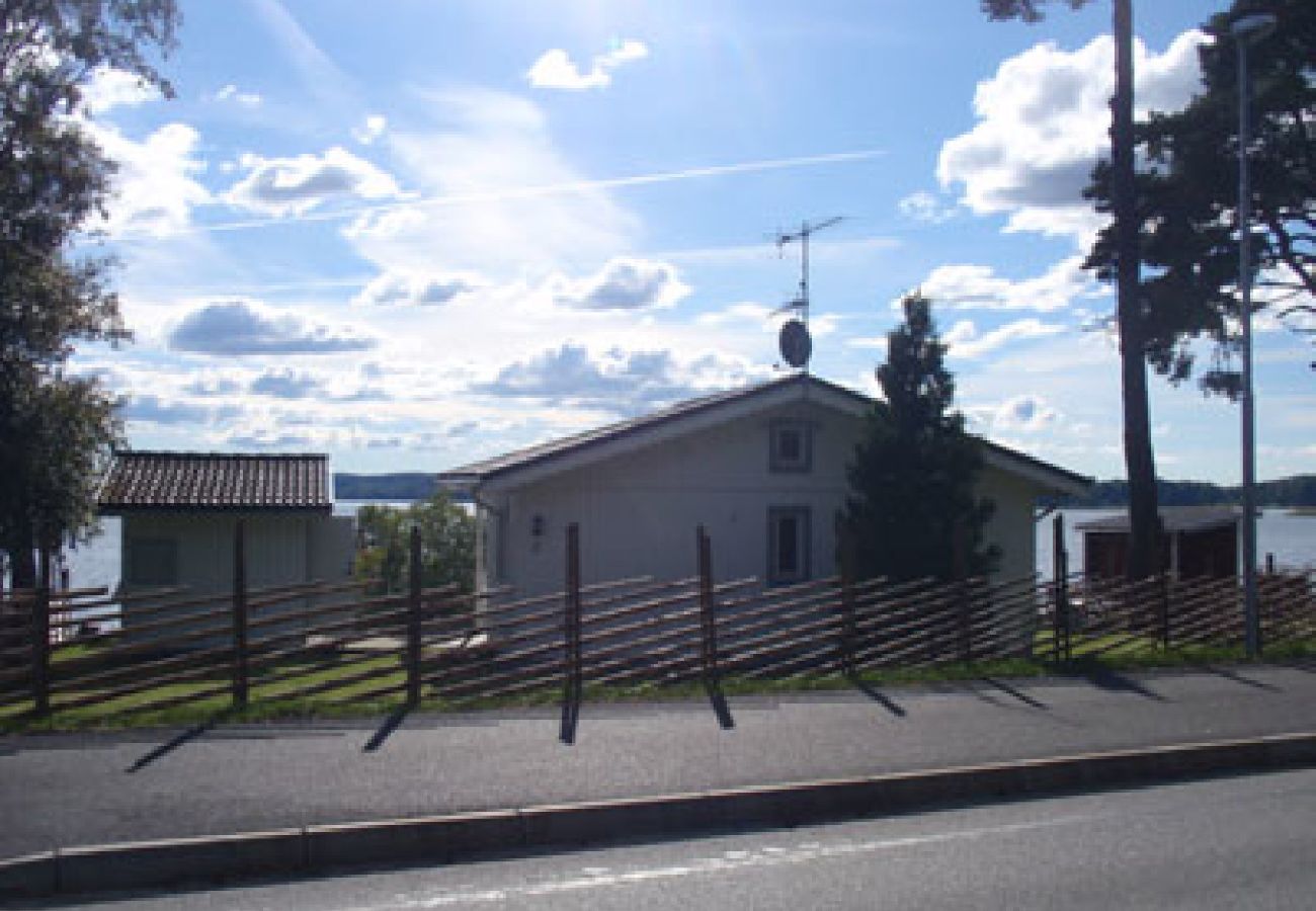 Ferienhaus in Örby - Fantastische Strandlage am See Öresjön