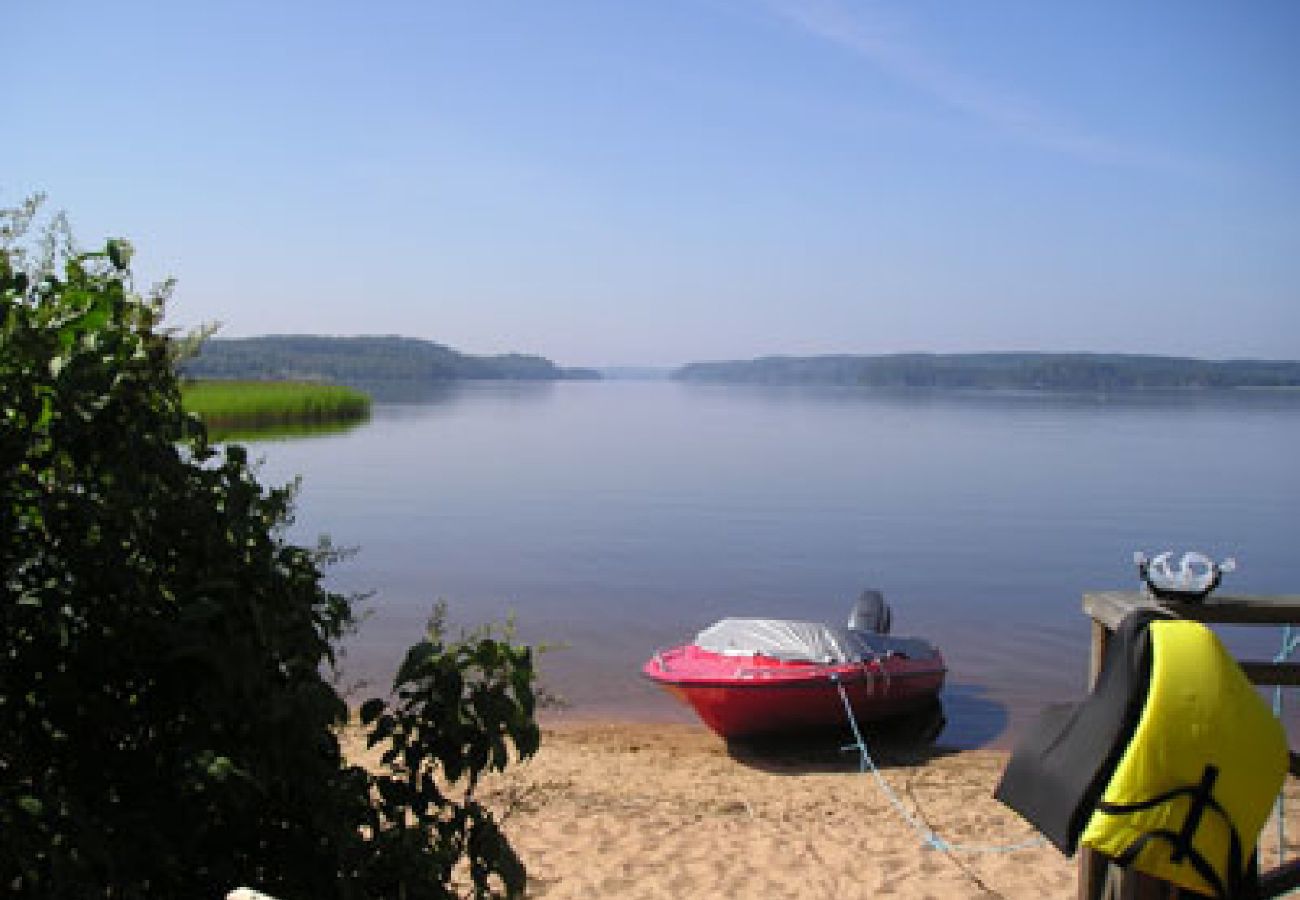 Ferienhaus in Örby - Fantastische Strandlage am See Öresjön