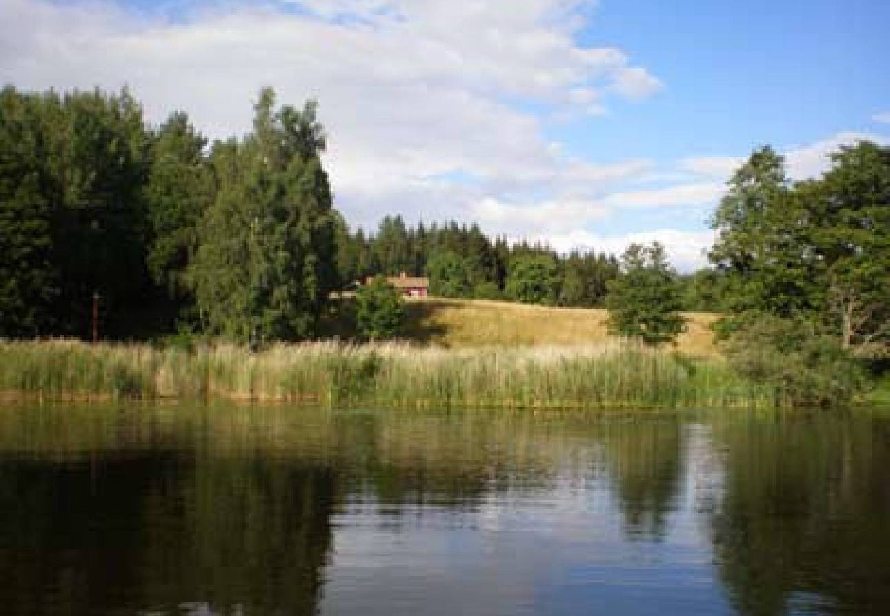 Ferienhaus in Stjärnhov - Abgelegen an einem idyllischen Waldsee