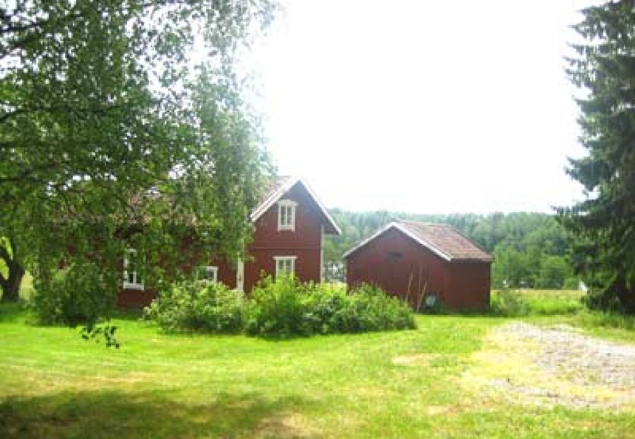 Ferienhaus in Stjärnhov - Hässjöstugan