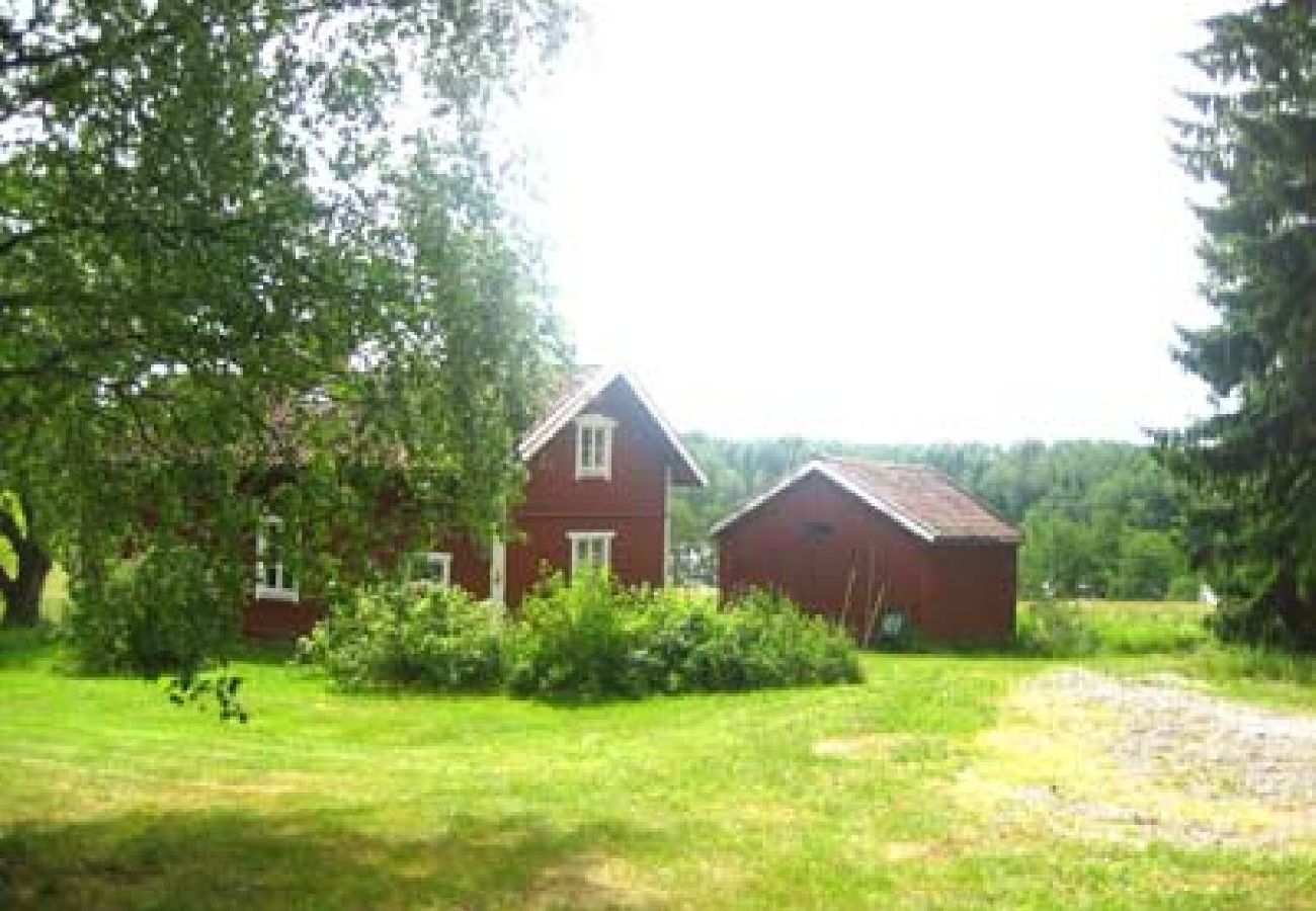 Ferienhaus in Stjärnhov - Abgelegen an einem idyllischen Waldsee