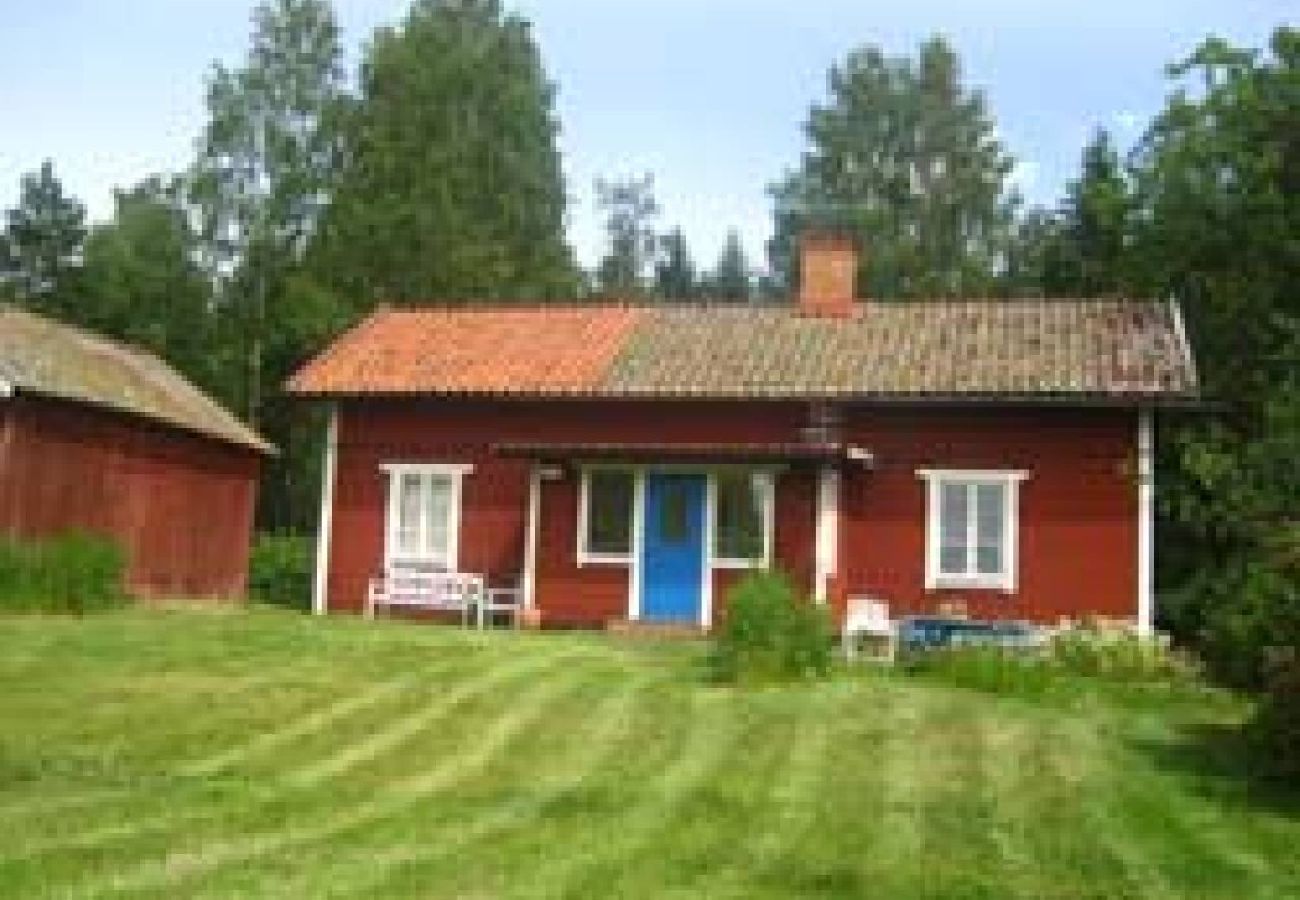 Ferienhaus in Stjärnhov - Abgelegen an einem idyllischen Waldsee