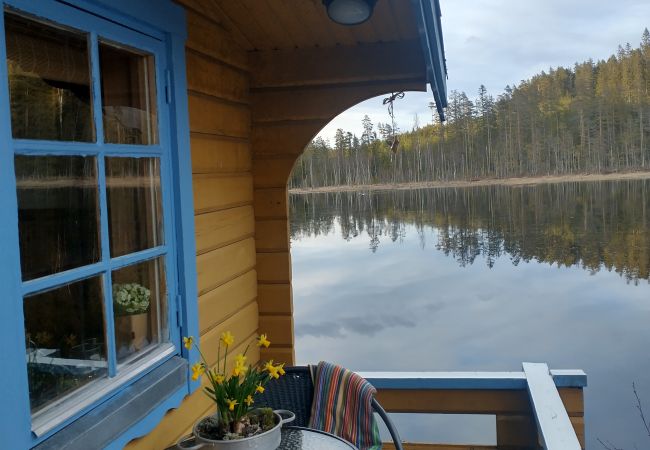 Ferienhaus in Kopparberg - Miniferienhaus an einem Weiher in Bergslagen