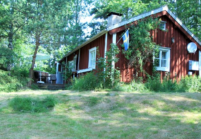 Ferienhaus in Kisa - Rustikales Sommerhaus in Südschweden in Alleinlage