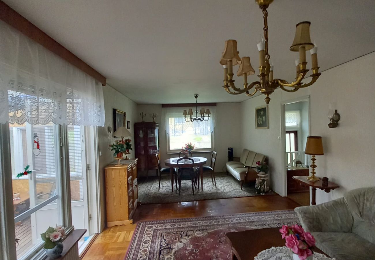 Ferienhaus in Korsberga - Rot-weisses Ferienhaus in Småland in Seenähe mit Boot