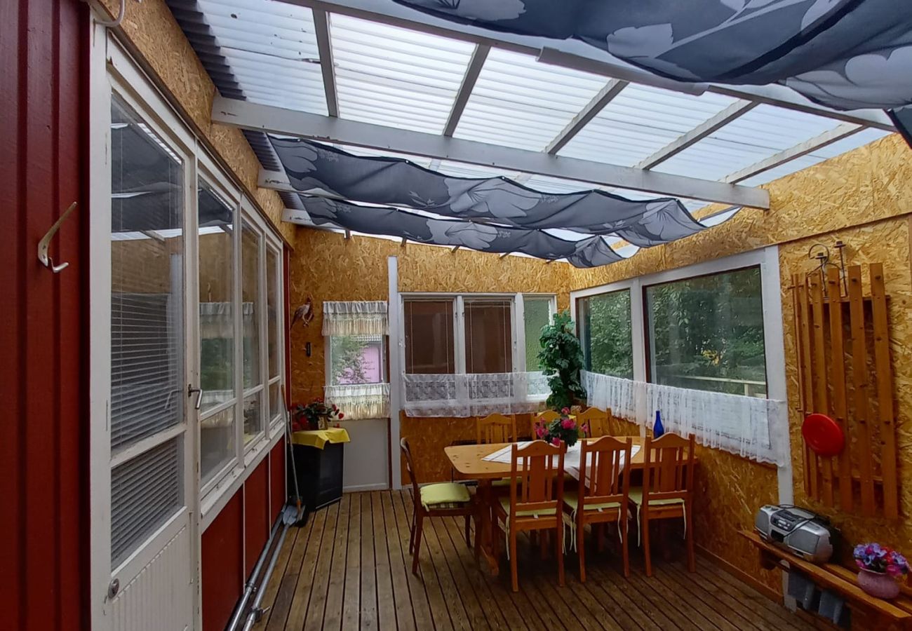 Ferienhaus in Korsberga - Rot-weisses Ferienhaus in Småland in Seenähe mit Boot