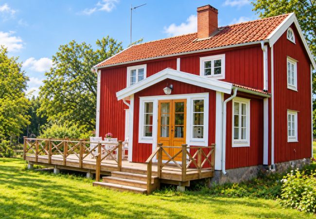 Ferienhaus in Vissefjärda - Ferienhaus in den Wäldern Smålands mit Boot unweit vom See mit Boot, Internet und Sauna am See