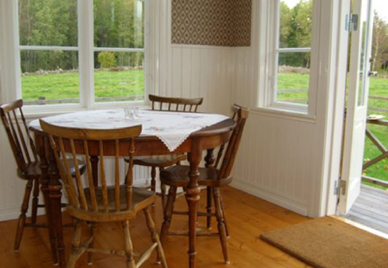Ferienhaus in Vissefjärda - Ferienhaus in den Wäldern Smålands  mit Boot unweit vom See mit Boot, Internet und Sauna am See