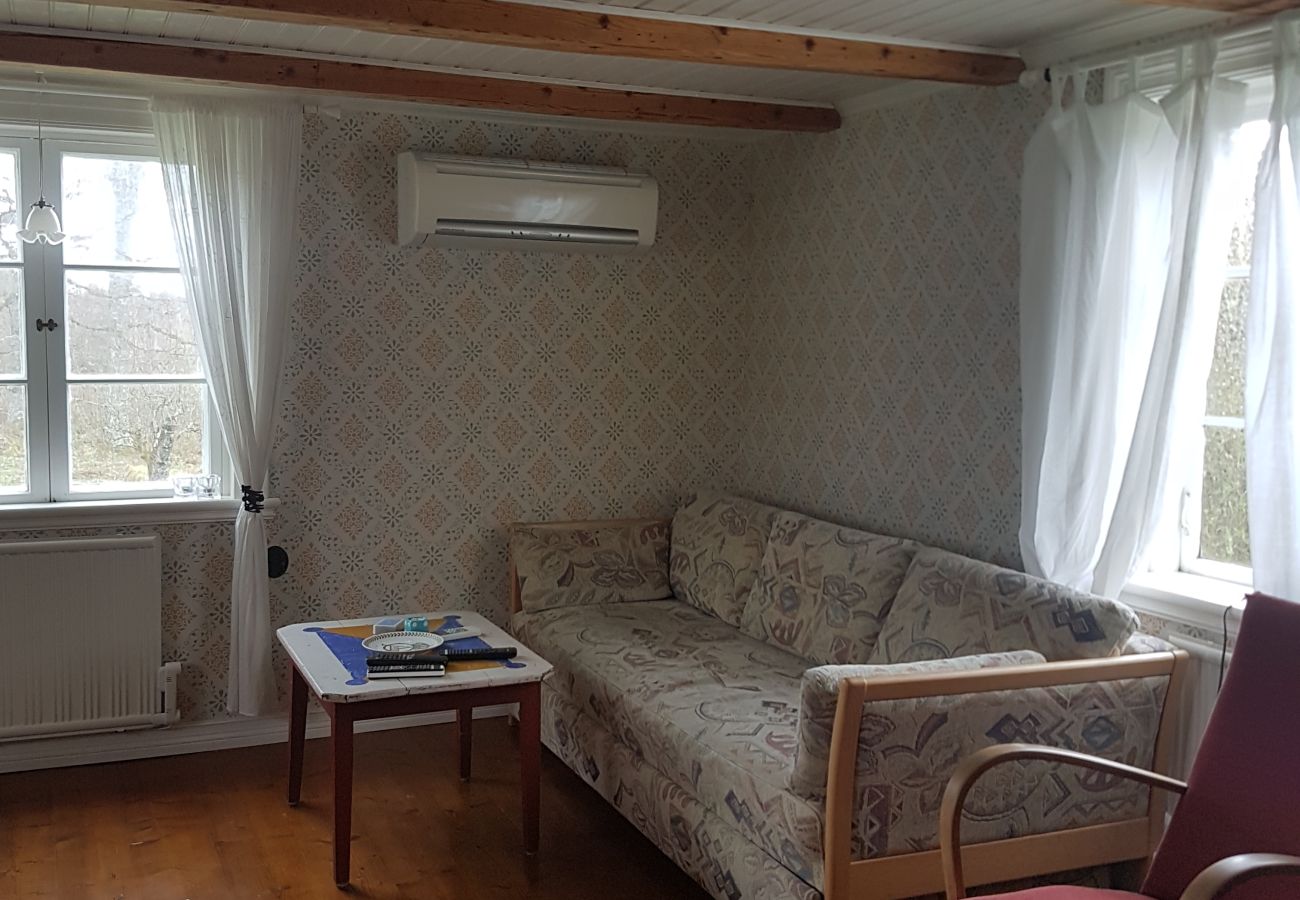 Ferienhaus in Vissefjärda - Ferienhaus in den Wäldern Smålands  mit Boot unweit vom See mit Boot, Internet und Sauna am See