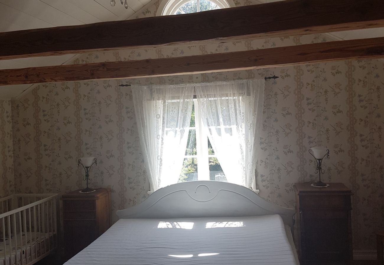 Ferienhaus in Vissefjärda - Ferienhaus in den Wäldern Smålands  mit Boot unweit vom See mit Boot, Internet und Sauna am See