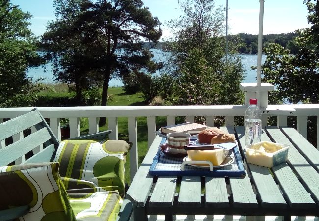 Ferienhaus in Vikbolandet - Auf einem Wassergrundstück mit eigenem Bootssteg