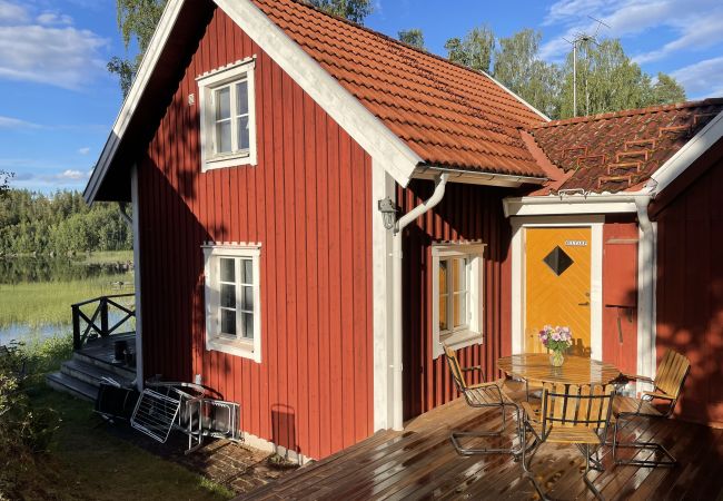 Ferienhaus in Mörlunda - Urlaub direkt am See in Småland und ohne Nachbarn Ferienhaus in Mörlunda - Urlaub direkt am See in Småland und ohne Nachbarn