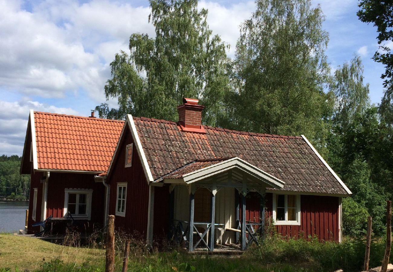 Ferienhaus in Mörlunda - Urlaub direkt am See in Småland und ohne Nachbarn