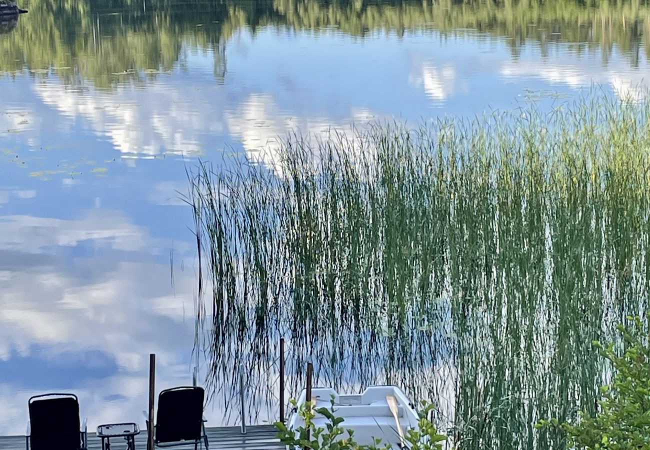 Ferienhaus in Mörlunda - Urlaub direkt am See in Småland und ohne Nachbarn