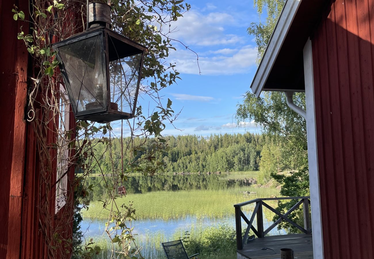 Ferienhaus in Mörlunda - Urlaub direkt am See in Småland und ohne Nachbarn