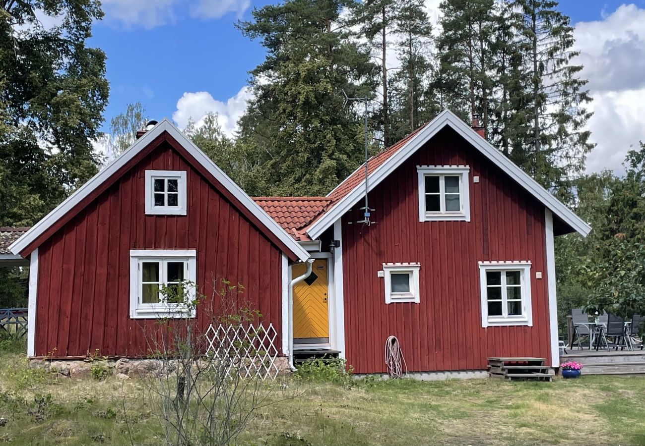 Ferienhaus in Mörlunda - Urlaub direkt am See in Småland und ohne Nachbarn