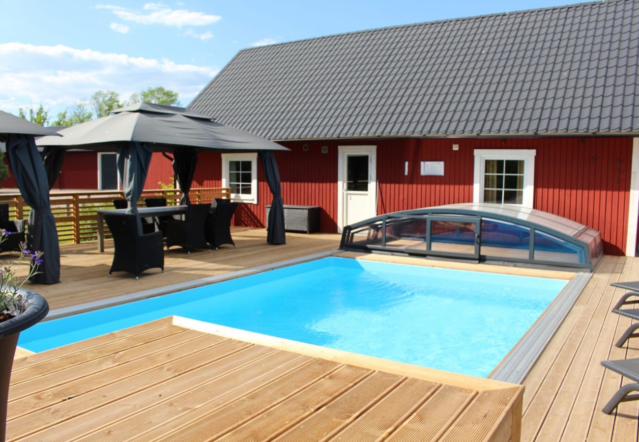 Ferienhaus in Väckelsång - Grosses Komfort-Ferienhaus mit privatem pool , Motorboot und Seeblick