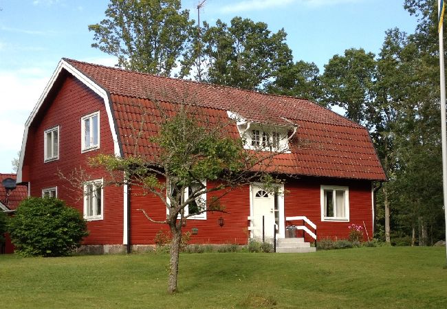 Ferienhaus in Osby - Grosses Ferienhaus auf einem Waldgrundstück mit Sauna und Boot am See