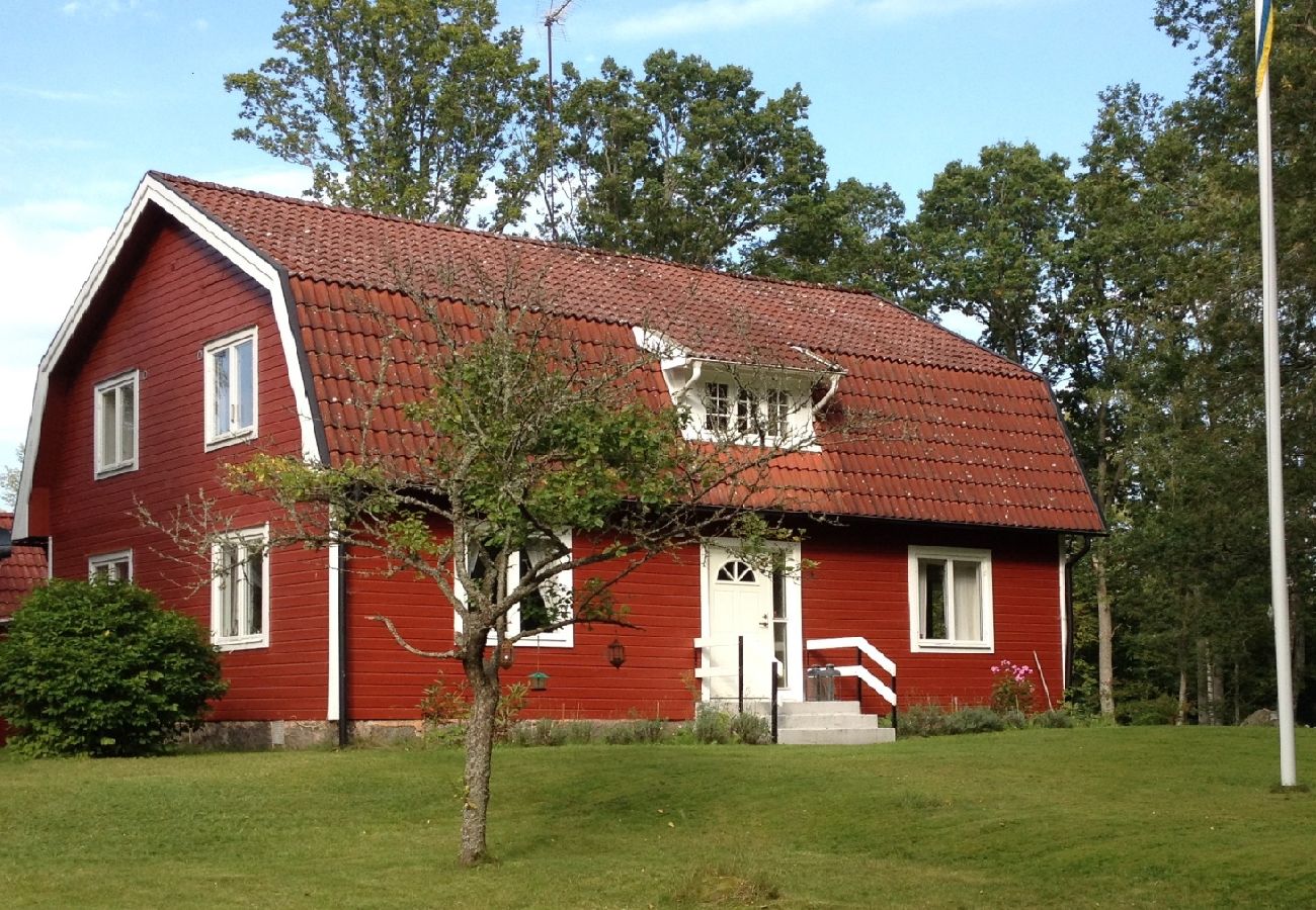 Ferienhaus in Osby - Grosses Ferienhaus auf einem Waldgrundstück mit Sauna und Boot am See