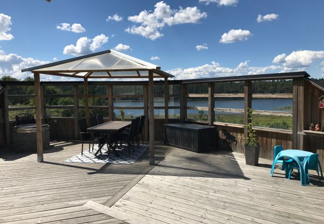  in Finspång - Schönes Ferienhaus mit Blick über den See Glan