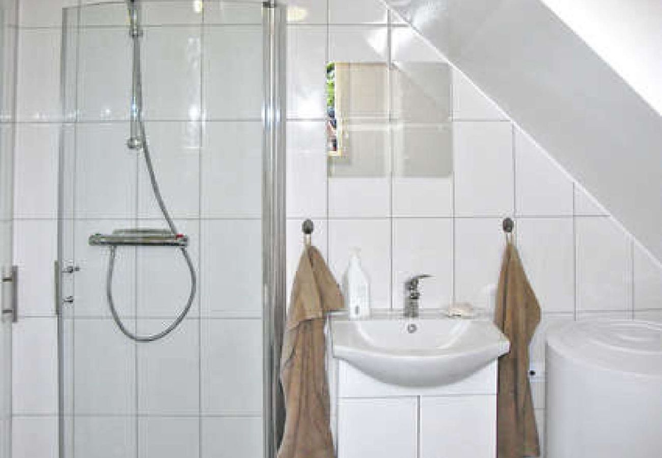 Ferienhaus in Veddige - Grosses Ferienhaus am Waldrand und unweit vom See 