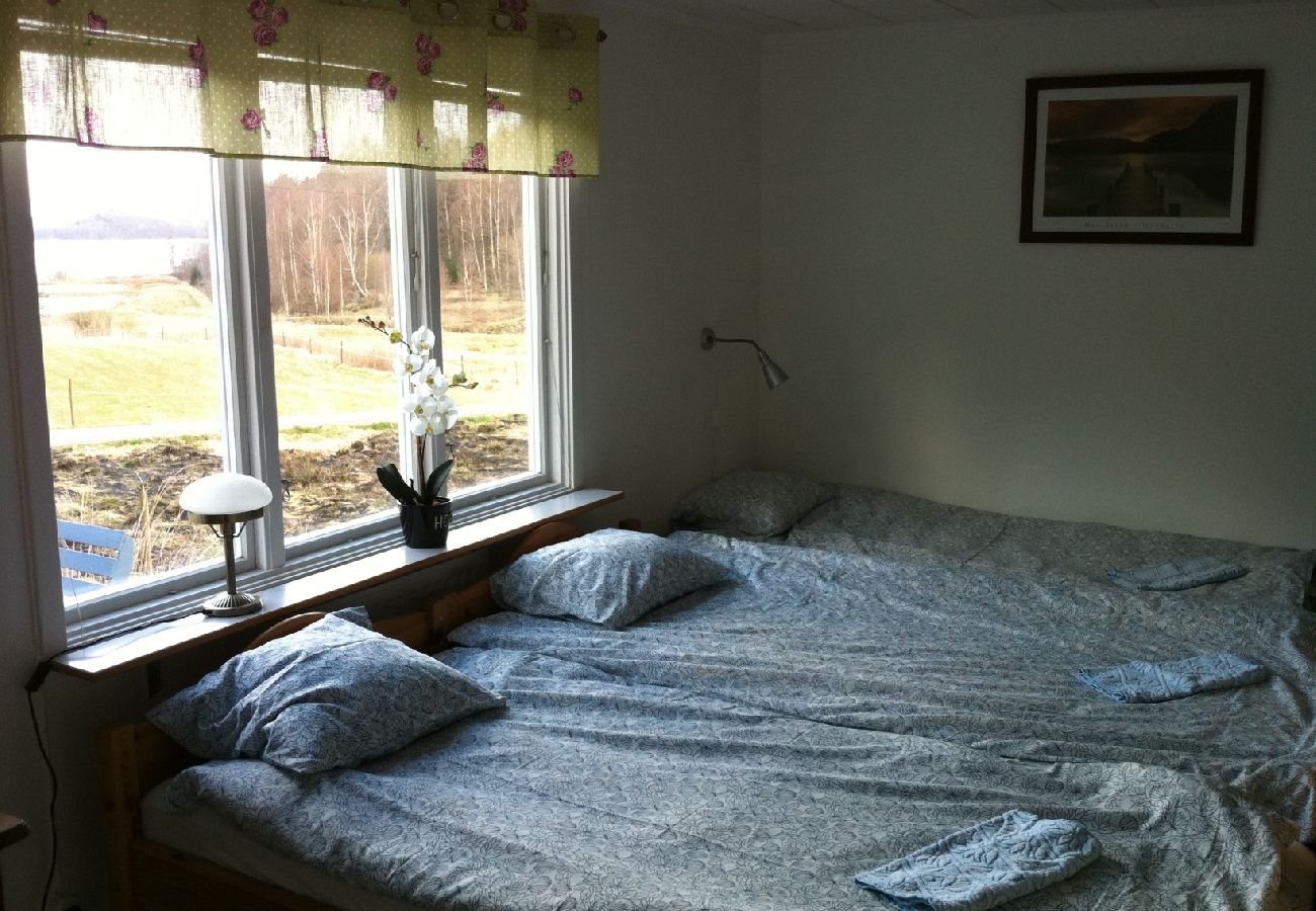 Ferienhaus in Veddige - Grosses Ferienhaus am Waldrand und unweit vom See 