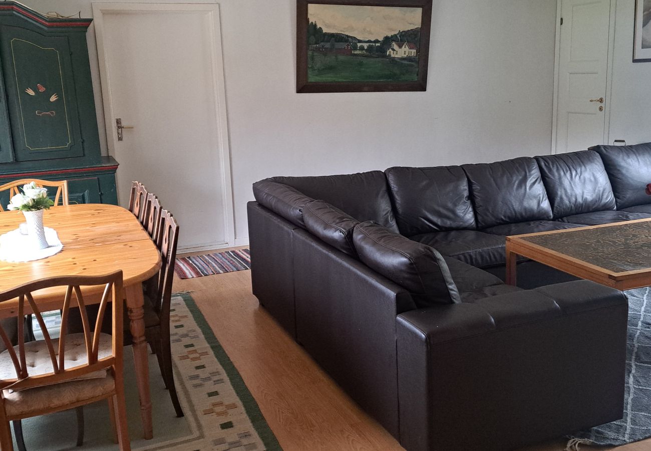 Ferienhaus in Veddige - Grosses Ferienhaus am Waldrand und unweit vom See 