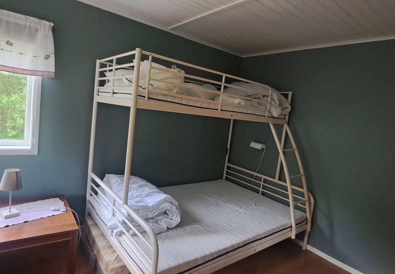 Ferienhaus in Veddige - Grosses Ferienhaus am Waldrand und unweit vom See 