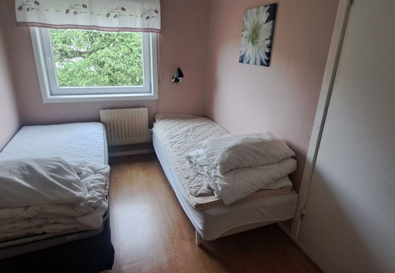 Ferienhaus in Veddige - Grosses Ferienhaus am Waldrand und unweit vom See 