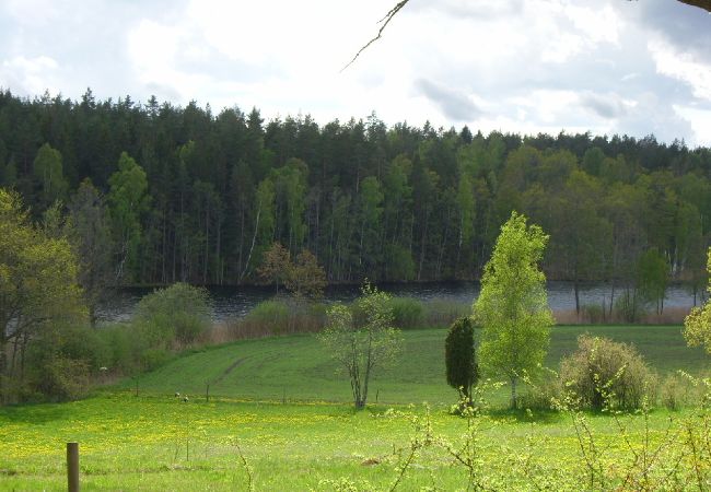 Ferienhaus in Oskarshamn - Rot-weisses Ferienhäuschen auf dem Lande in Småland unweit der Ostküste