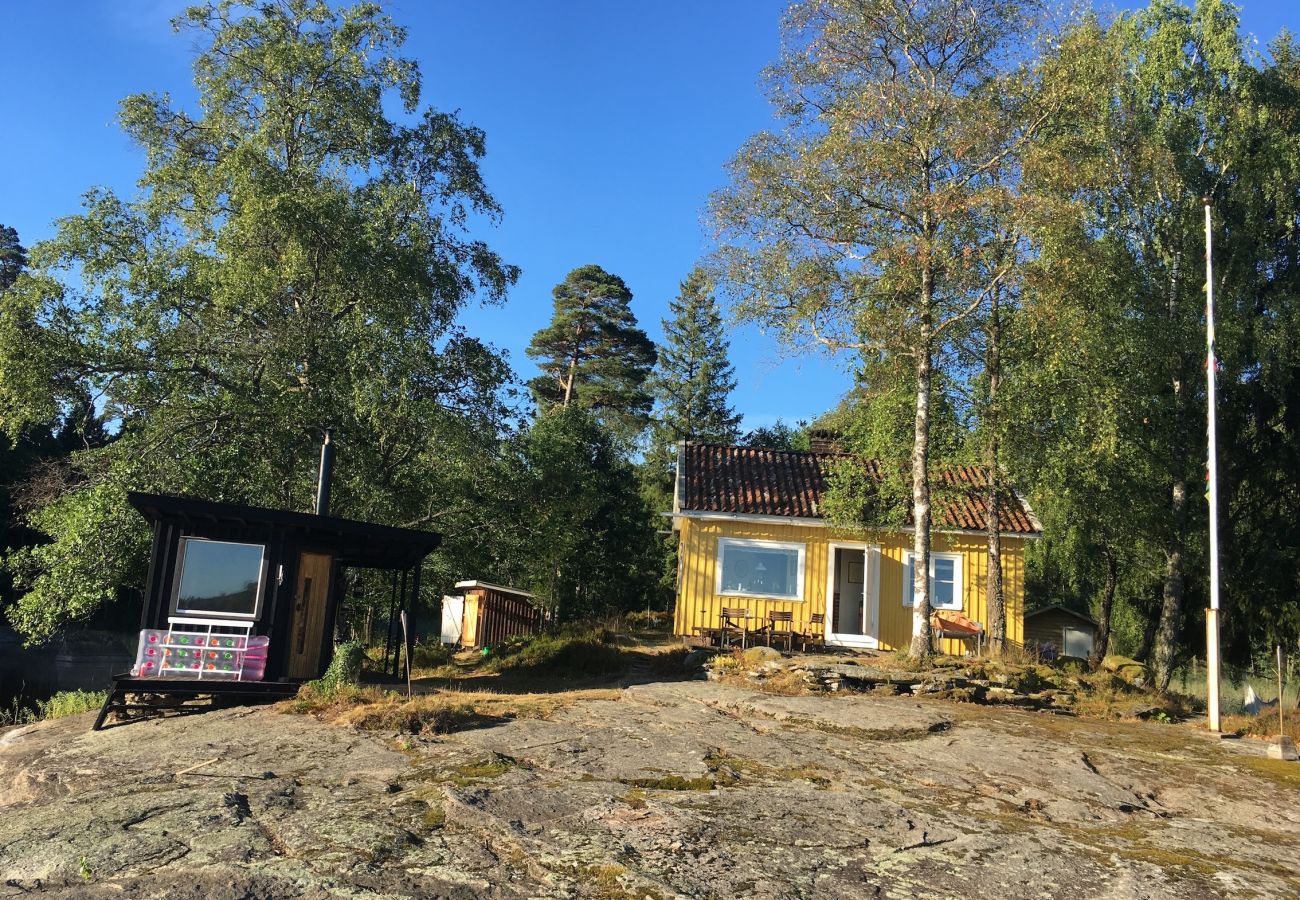 Ferienhaus in Lindome - Island cottage 