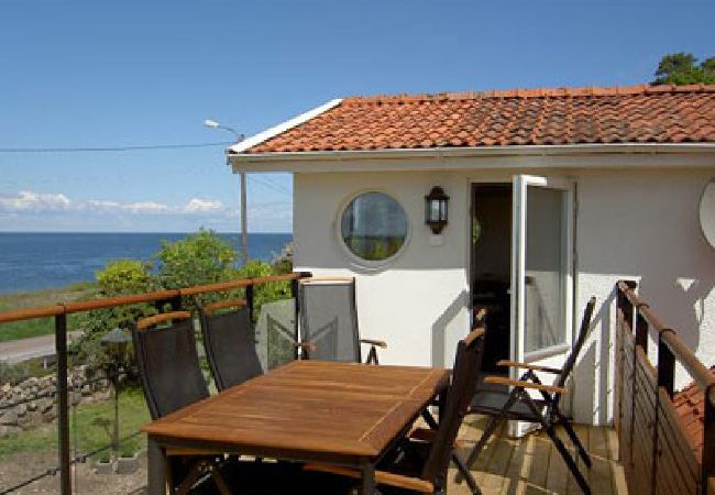 Ferienhaus in Löttorp - Strandvilla mit phantastischer Lage am Meer