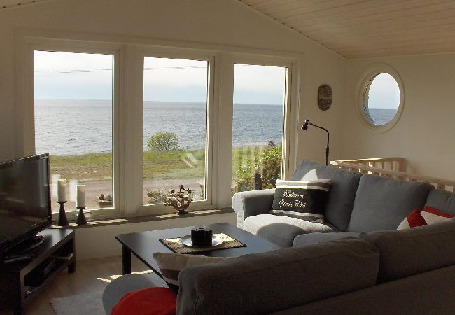 Ferienhaus in Löttorp - Strandvilla mit phantastischer Lage am Meer