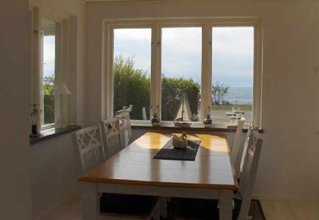 Ferienhaus in Löttorp - Strandvilla mit phantastischer Lage am Meer Ferienhaus in Löttorp - Strandvilla mit phantastischer Lage am Meer