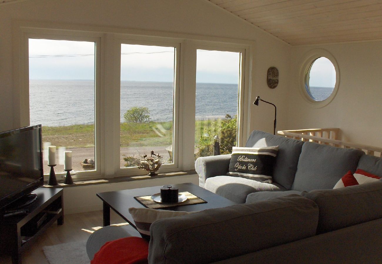 Ferienhaus in Löttorp - Strandvilla mit phantastischer Lage am Meer