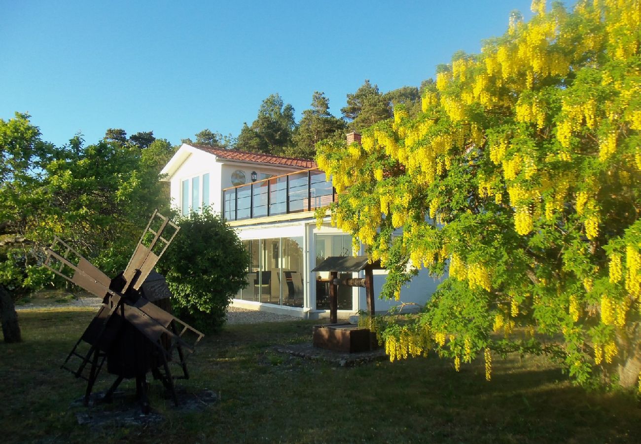Ferienhaus in Löttorp - Strandvilla mit phantastischer Lage am Meer