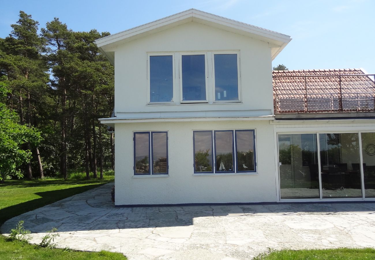 Ferienhaus in Löttorp - Strandvilla mit phantastischer Lage am Meer
