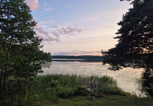 Ferienhaus in Rimbo - Ferienhaus am See mit grasenden Pferden als Nachbarn Ferienhaus in Rimbo - Ferienhaus am See mit grasenden Pferden als Nachbarn