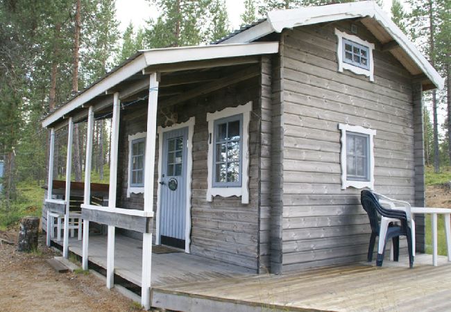 Ferienhaus in Arvidsjaur - Urlaub im Blaubeerwald am See mit Boot Ferienhaus in Arvidsjaur - Urlaub im Blaubeerwald am See mit Boot
