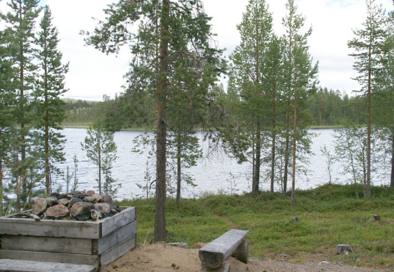 Ferienhaus in Arvidsjaur - Urlaub im Blaubeerwald am See mit Boot