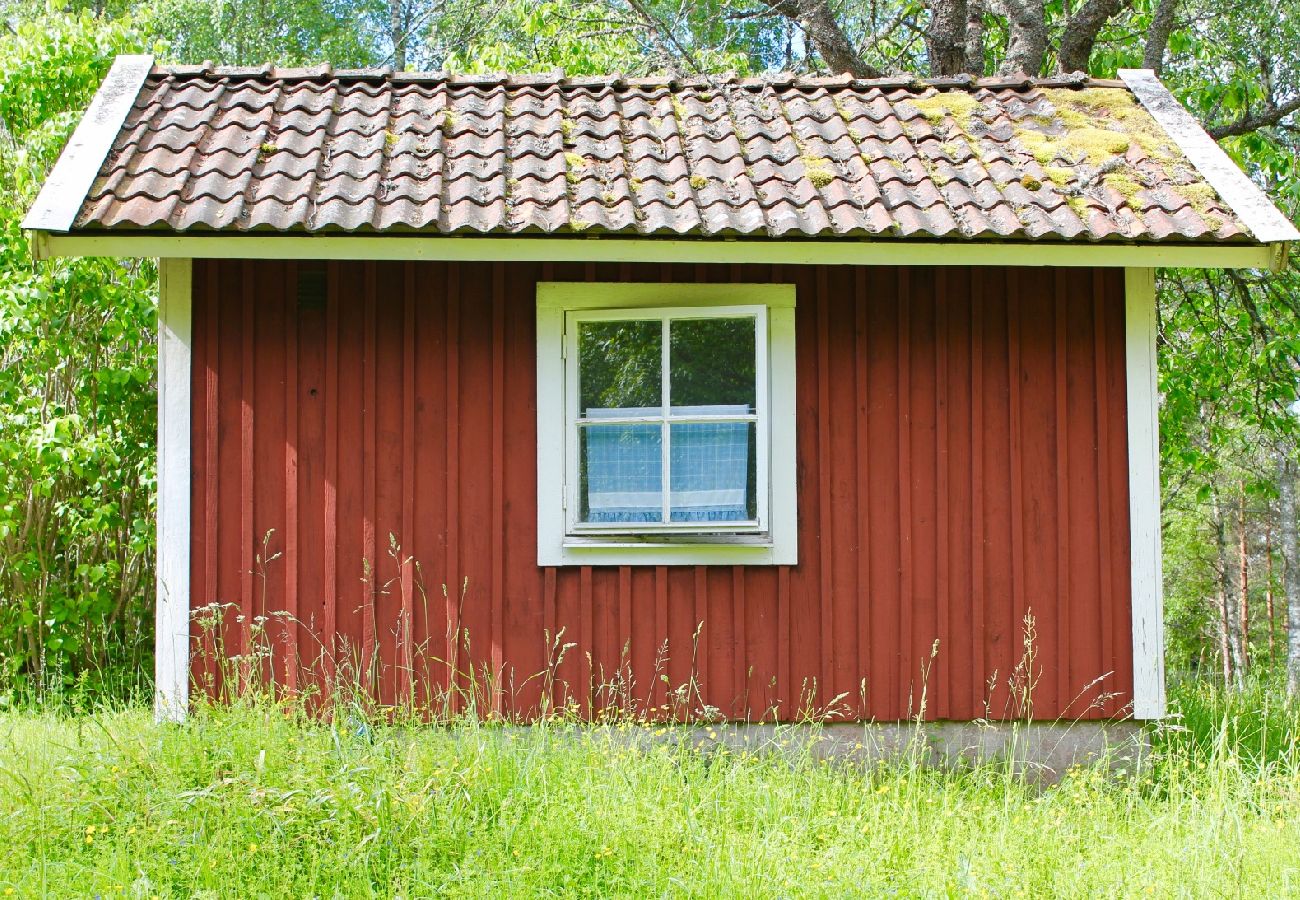 Ferienhaus in Sävsjöström - Urlaub in Alleinlage mitten im Wald mit Sauna und Kanu