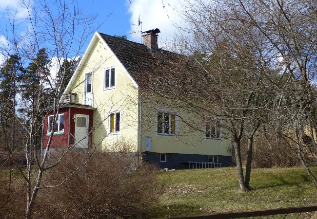 Ferienhaus in Ruda - Schönes Ferienhaus am Waldrand bei Högsby