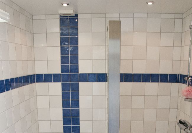 Ferienhaus in Lerberget - Urlaub in einem alten Fischerdorf 75 Meter vom Strand der Westküste Ferienhaus in Lerberget - Urlaub in einem alten Fischerdorf 75 Meter vom Strand der Westküste