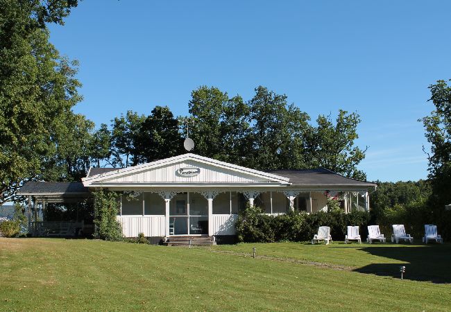  in Ulricehamn - Grosses Ferienhaus mit Seeblick in Ulricehamn