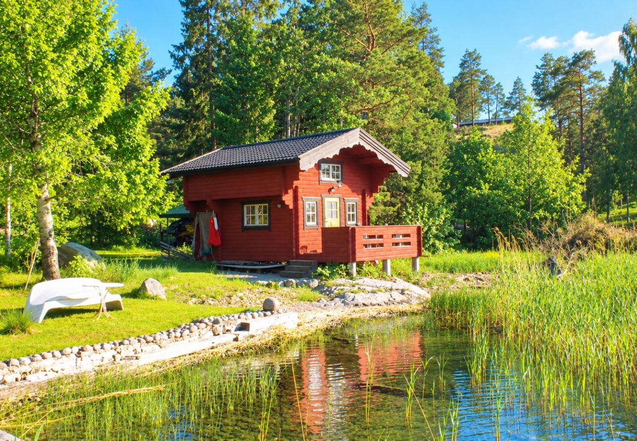 Ferienhaus in Muskö - Direkt am Wasser unweit von Stockholm