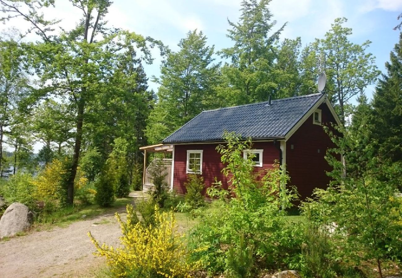 Ferienhaus in Hallaryd - Ferienhausidylle direkt am See