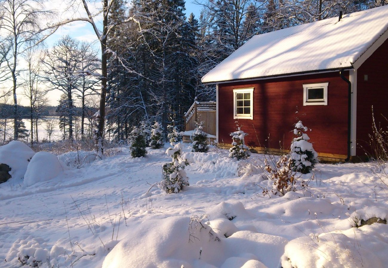 Ferienhaus in Hallaryd - Ferienhausidylle direkt am See