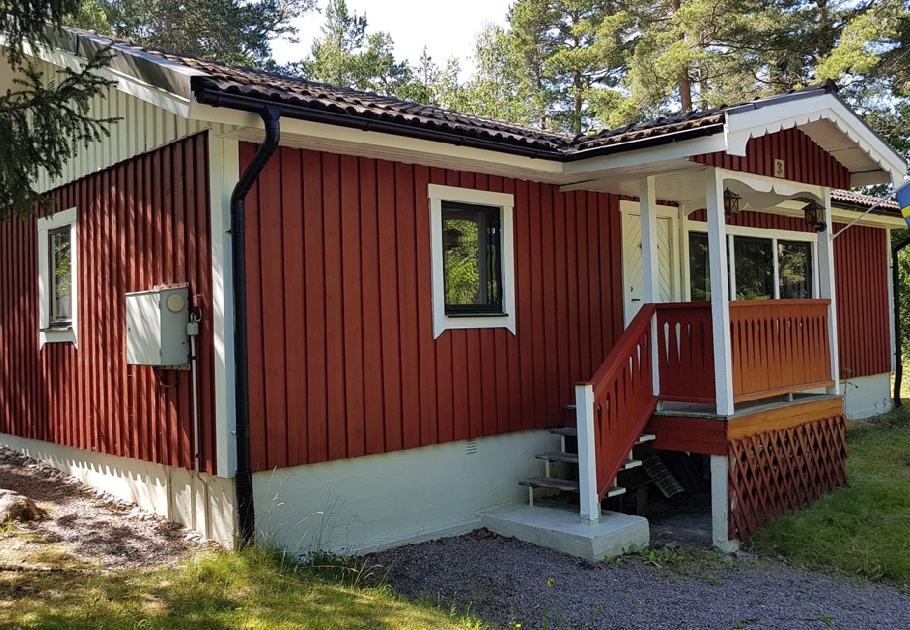 Ferienhaus in Figeholm - Ferienhaus in einer Sommeridylle nur 400 Meter von der Ostsee