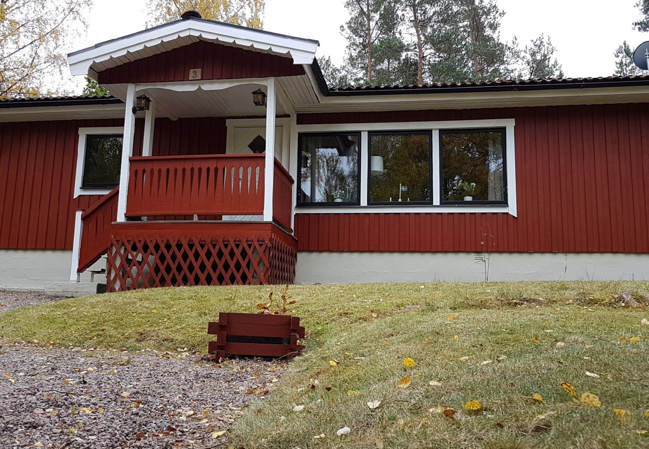 Ferienhaus in Figeholm - Ferienhaus in einer Sommeridylle nur 400 Meter von der Ostsee